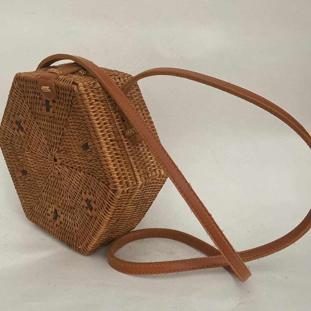 Anthropologie Hexagonal 100% Rattan Woven Basket Crossbody Bag Faux Leather Trim - Picture 3 of 5